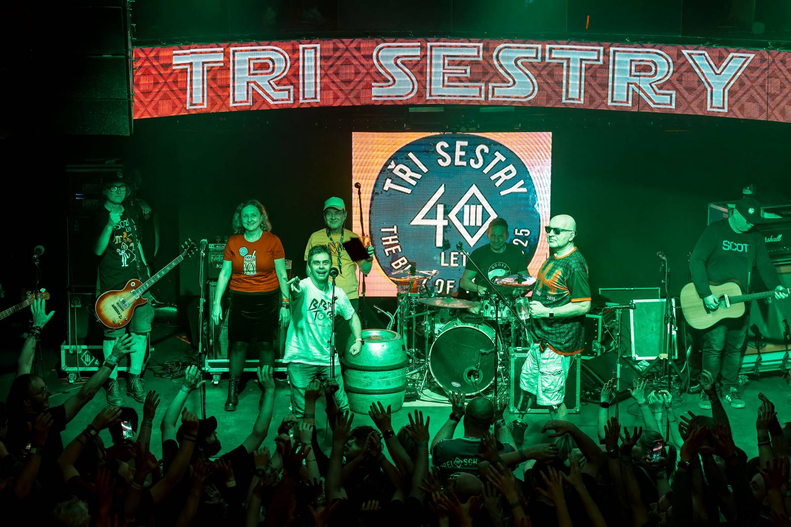 Tři sestry slavily Vánoce opět s Průšou, koncert v OX Clubu byl plný hitů, humoru a pozitivní energie