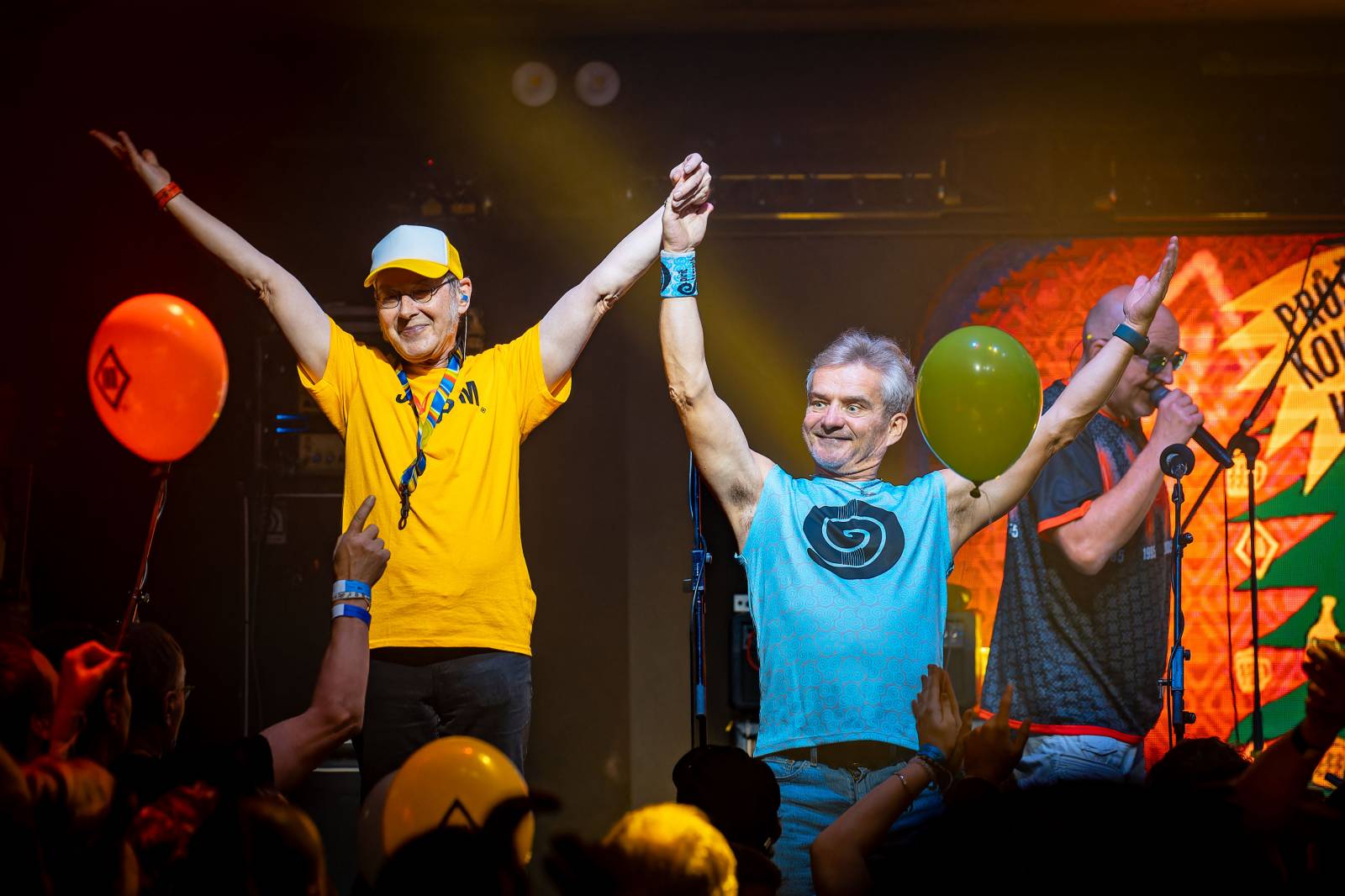 Tři sestry slavily Vánoce opět s Průšou, koncert v OX Clubu byl plný hitů, humoru a pozitivní energie