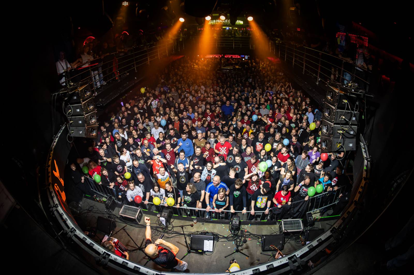 Tři sestry slavily Vánoce opět s Průšou, koncert v OX Clubu byl plný hitů, humoru a pozitivní energie