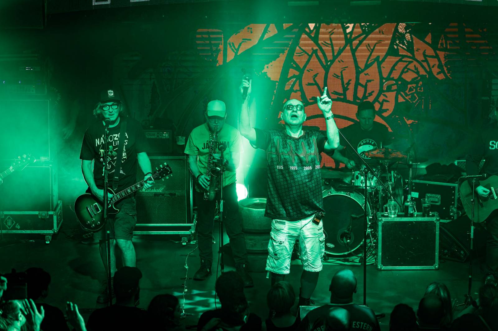 Tři sestry slavily Vánoce opět s Průšou, koncert v OX Clubu byl plný hitů, humoru a pozitivní energie