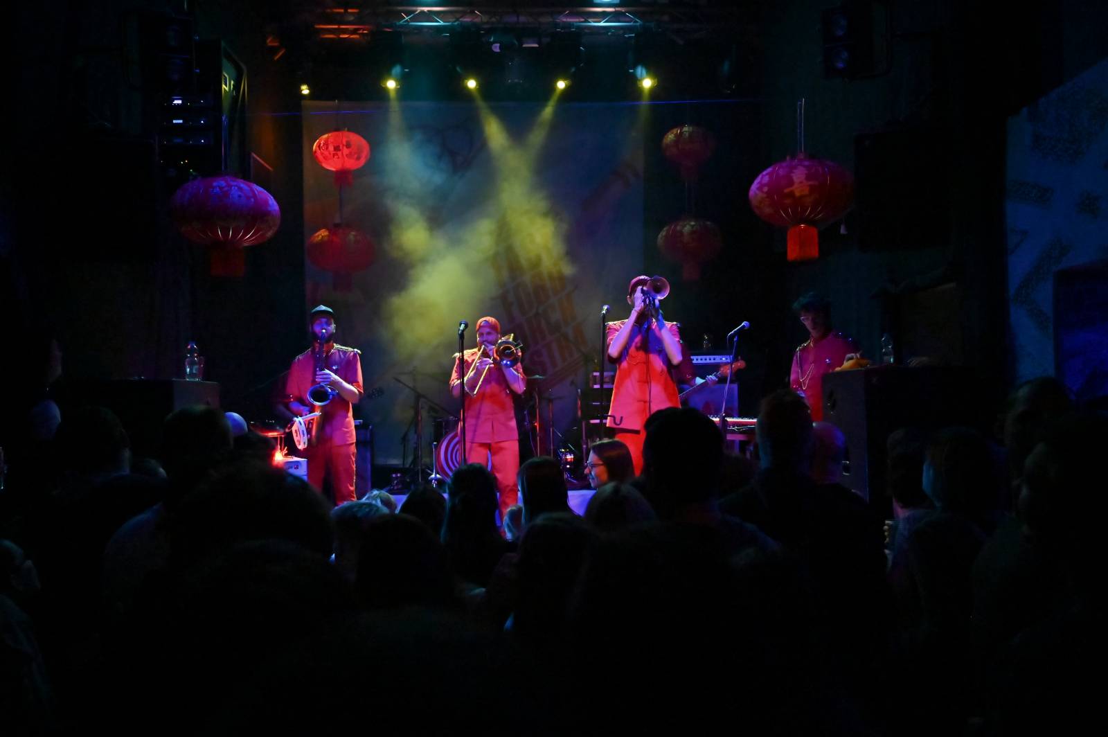 Rok 2024 objektivem fotografů | Koblížc!, Mikolas Josef, Mig 21, Monkey Business a další pohledem Šárky Preslové