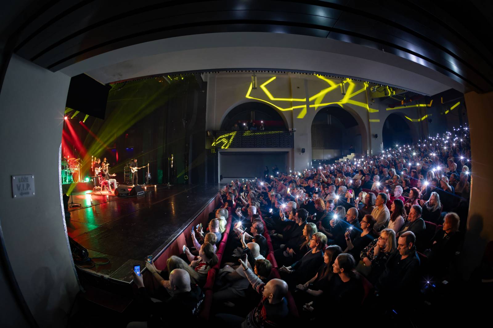 Richard Müller vyprodal pražskou Hybernii, koncert odehrál vsedě