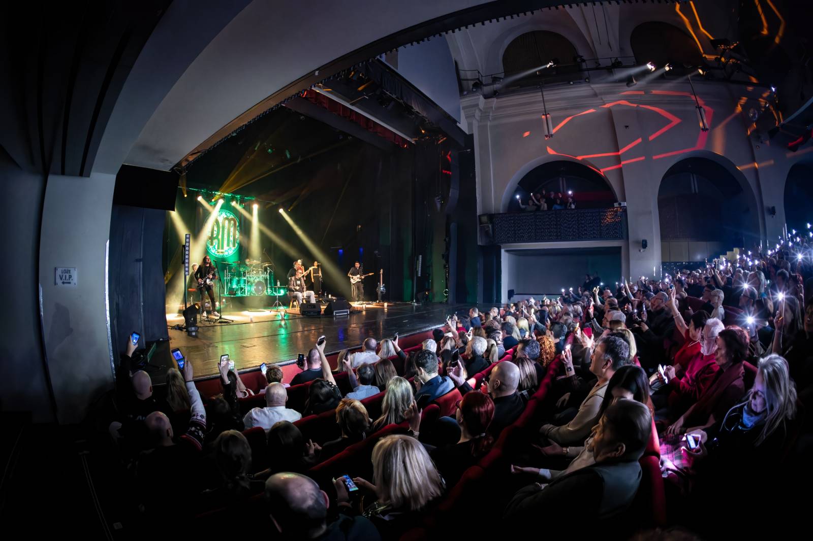 Richard Müller vyprodal pražskou Hybernii, koncert odehrál vsedě
