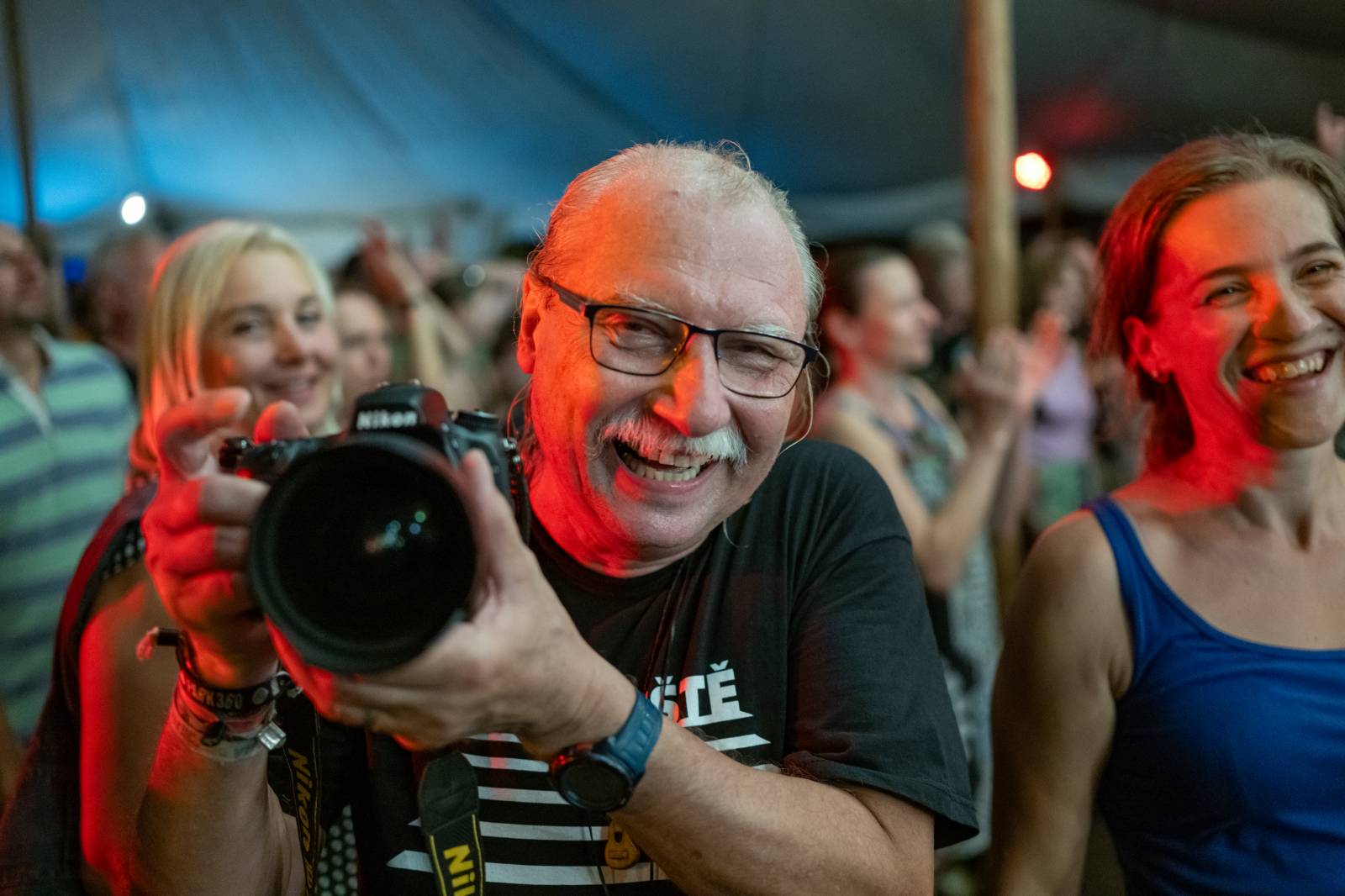 Rok 2024 objektivem fotografů | Hektická sezóna Jana Urbánka. Fotil Apocalypticu, The Black Eyed Peas i Depeche Mode