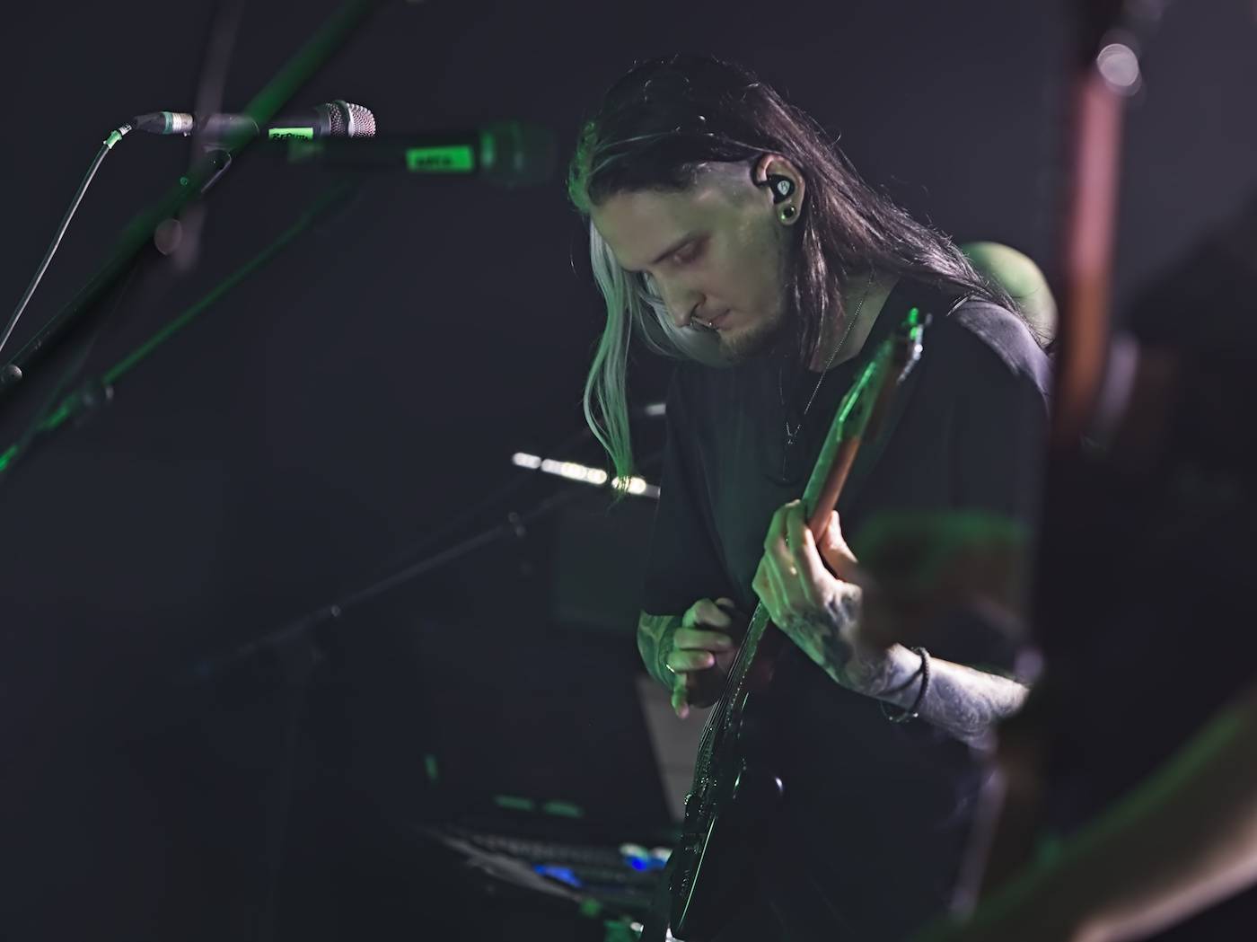 Bernth a Charles Berthoud zahájili v MeetFactory své Escape the Internet tour, hostoval jim Ola Englund