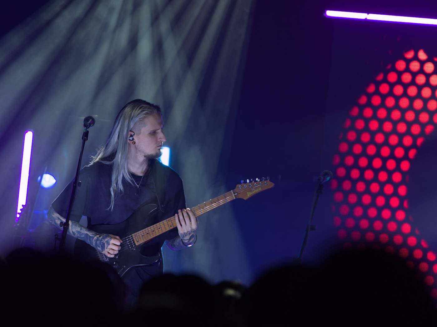 Bernth a Charles Berthoud zahájili v MeetFactory své Escape the Internet tour, hostoval jim Ola Englund