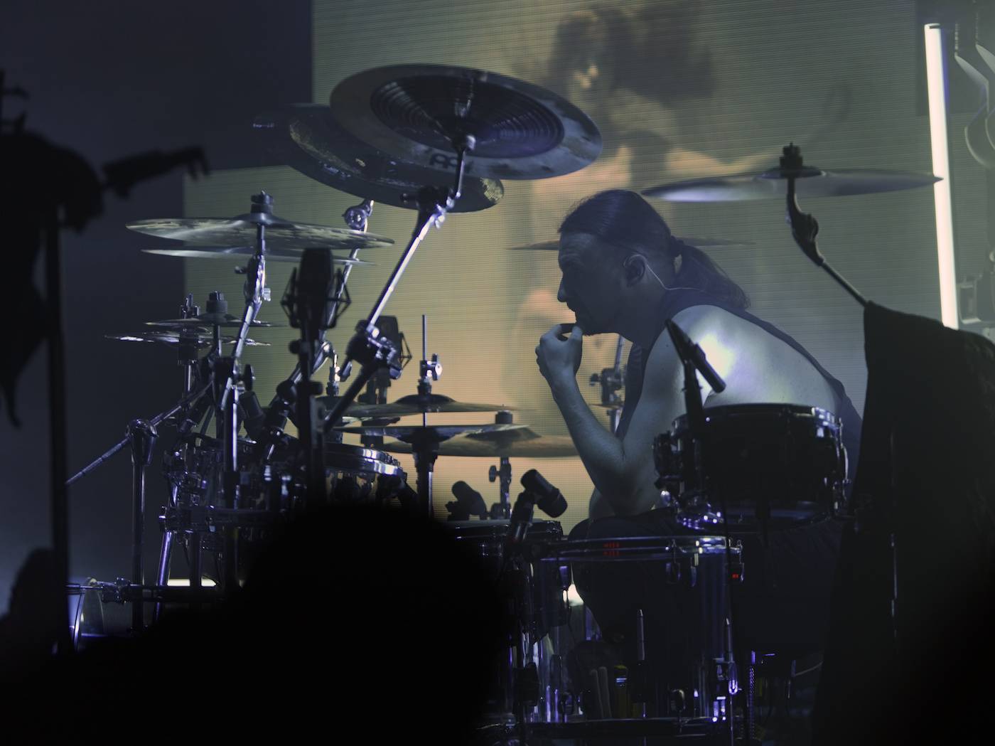 Bernth a Charles Berthoud zahájili v MeetFactory své Escape the Internet tour, hostoval jim Ola Englund