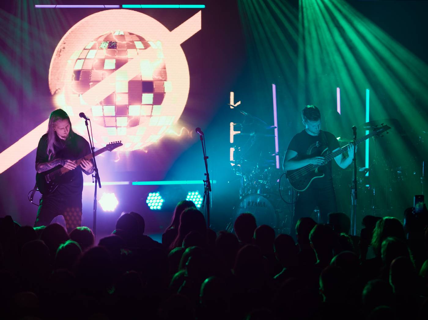 Bernth a Charles Berthoud zahájili v MeetFactory své Escape the Internet tour, hostoval jim Ola Englund