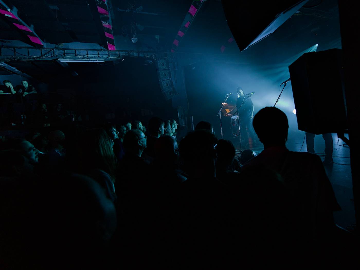 Bernth a Charles Berthoud zahájili v MeetFactory své Escape the Internet tour, hostoval jim Ola Englund