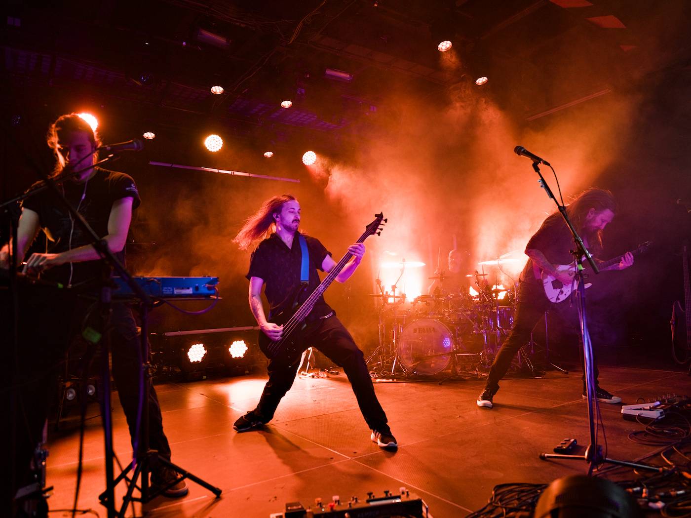 Bernth a Charles Berthoud zahájili v MeetFactory své Escape the Internet tour, hostoval jim Ola Englund