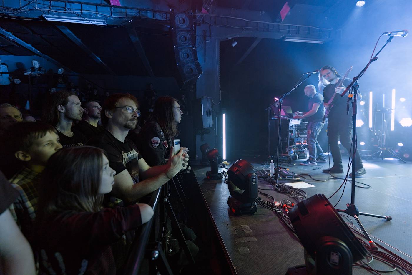 Bernth a Charles Berthoud zahájili v MeetFactory své Escape the Internet tour, hostoval jim Ola Englund