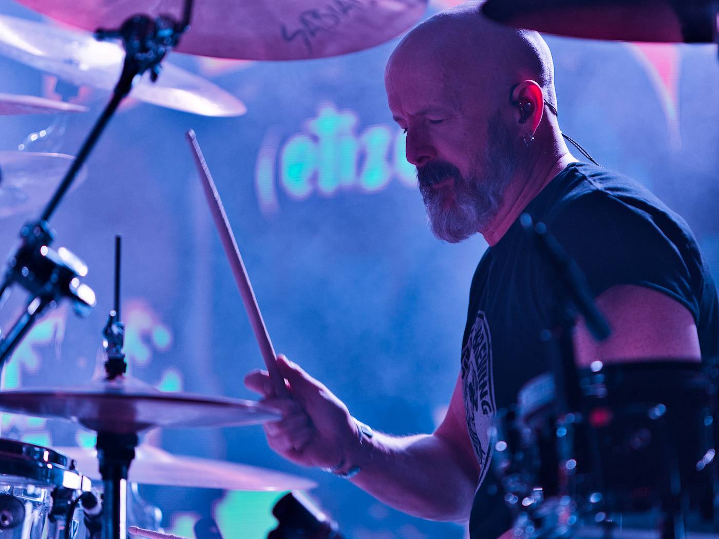 Bernth a Charles Berthoud zahájili v MeetFactory své Escape the Internet tour, hostoval jim Ola Englund