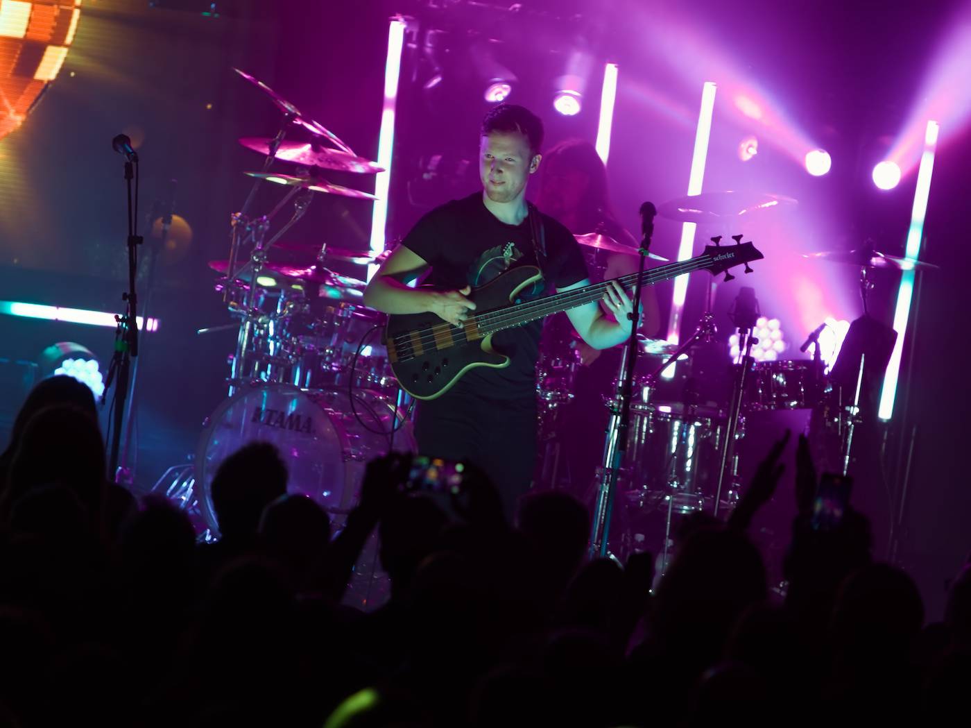 Bernth a Charles Berthoud zahájili v MeetFactory své Escape the Internet tour, hostoval jim Ola Englund