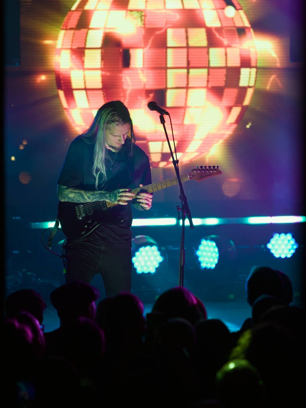 Bernth a Charles Berthoud zahájili v MeetFactory své Escape the Internet tour, hostoval jim Ola Englund