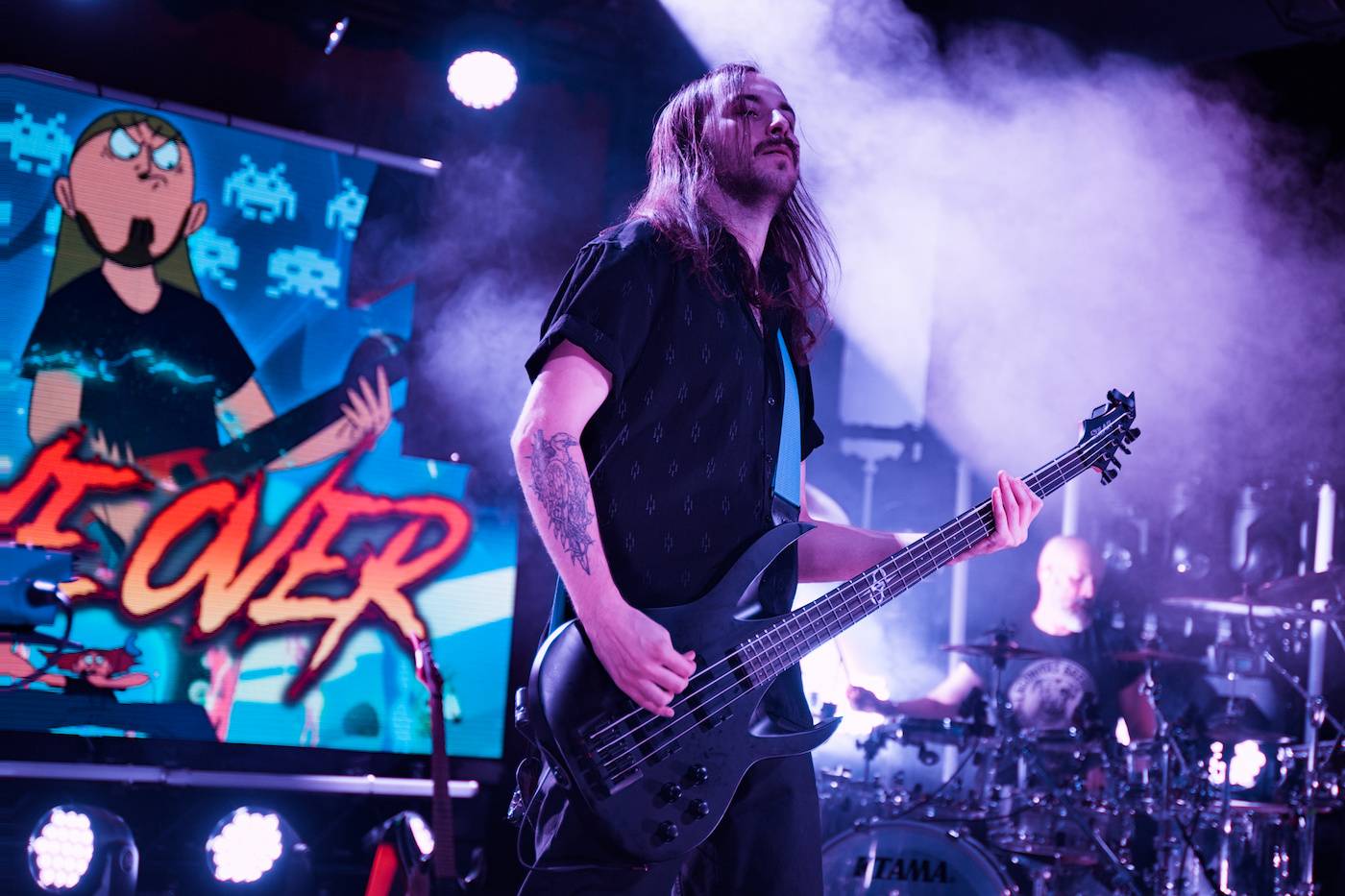 Bernth a Charles Berthoud zahájili v MeetFactory své Escape the Internet tour, hostoval jim Ola Englund