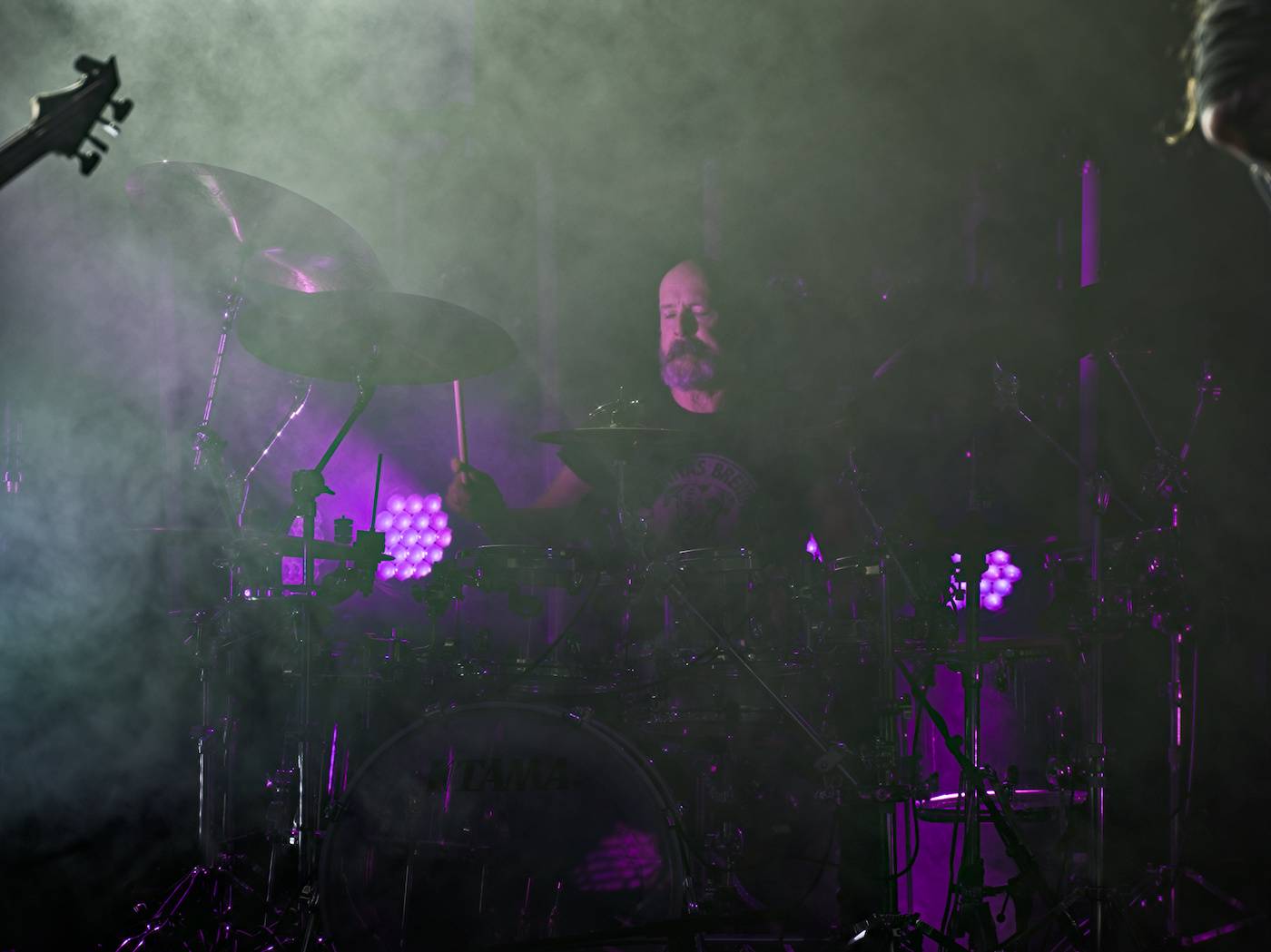 Bernth a Charles Berthoud zahájili v MeetFactory své Escape the Internet tour, hostoval jim Ola Englund