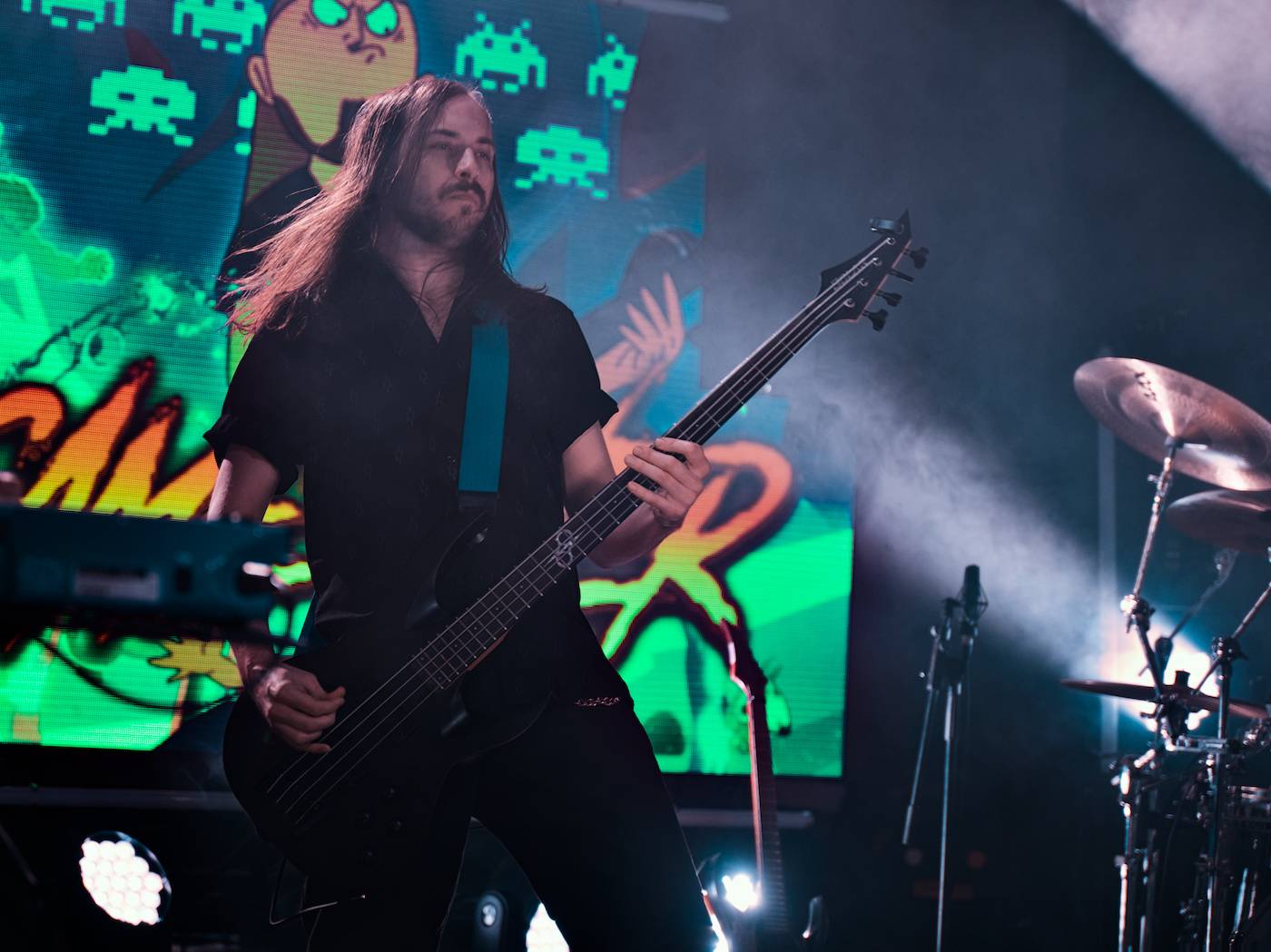 Bernth a Charles Berthoud zahájili v MeetFactory své Escape the Internet tour, hostoval jim Ola Englund