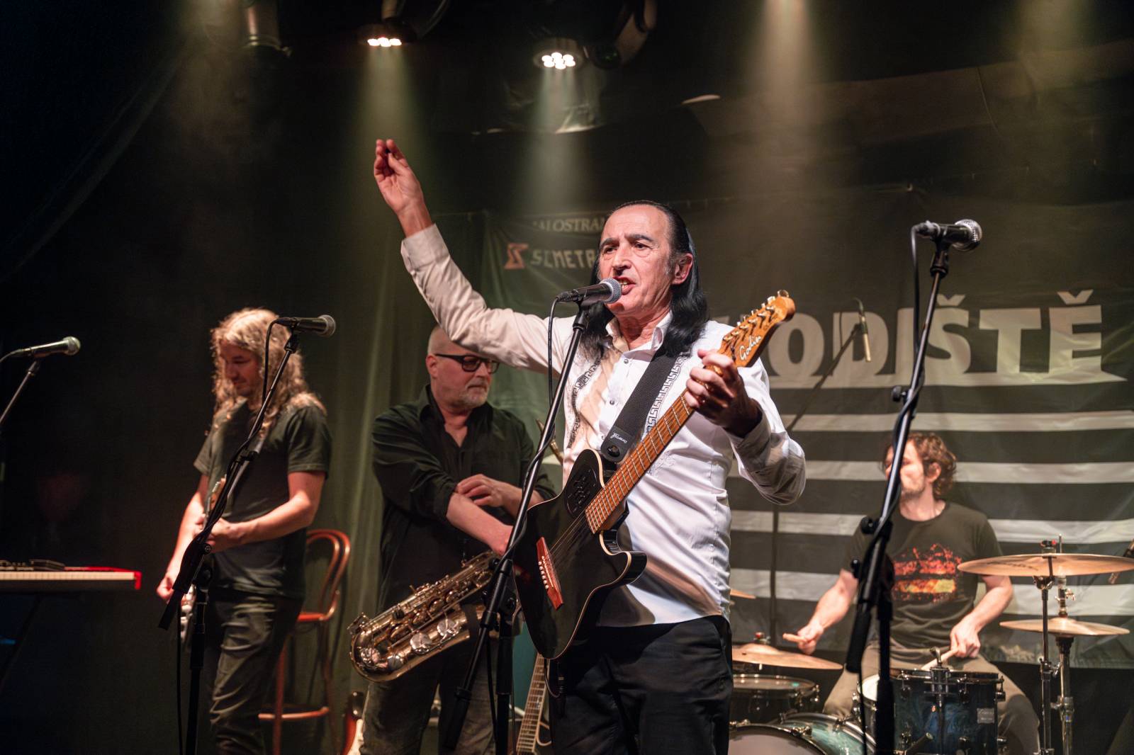 Schodiště slavilo čtyřicítku, v Malostranské besedě pokřtilo druhou polovinu výročního alba