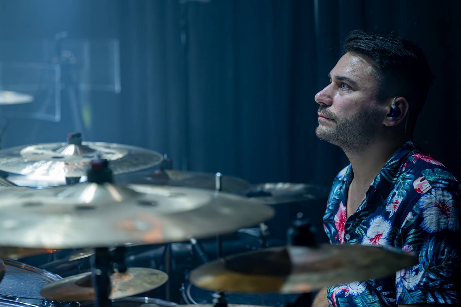 Koncertu Siamese v Bike Jesus humor nechyběl. Zpěvák se označil za drogového dealera a k smrti ho vyděsila fanynka