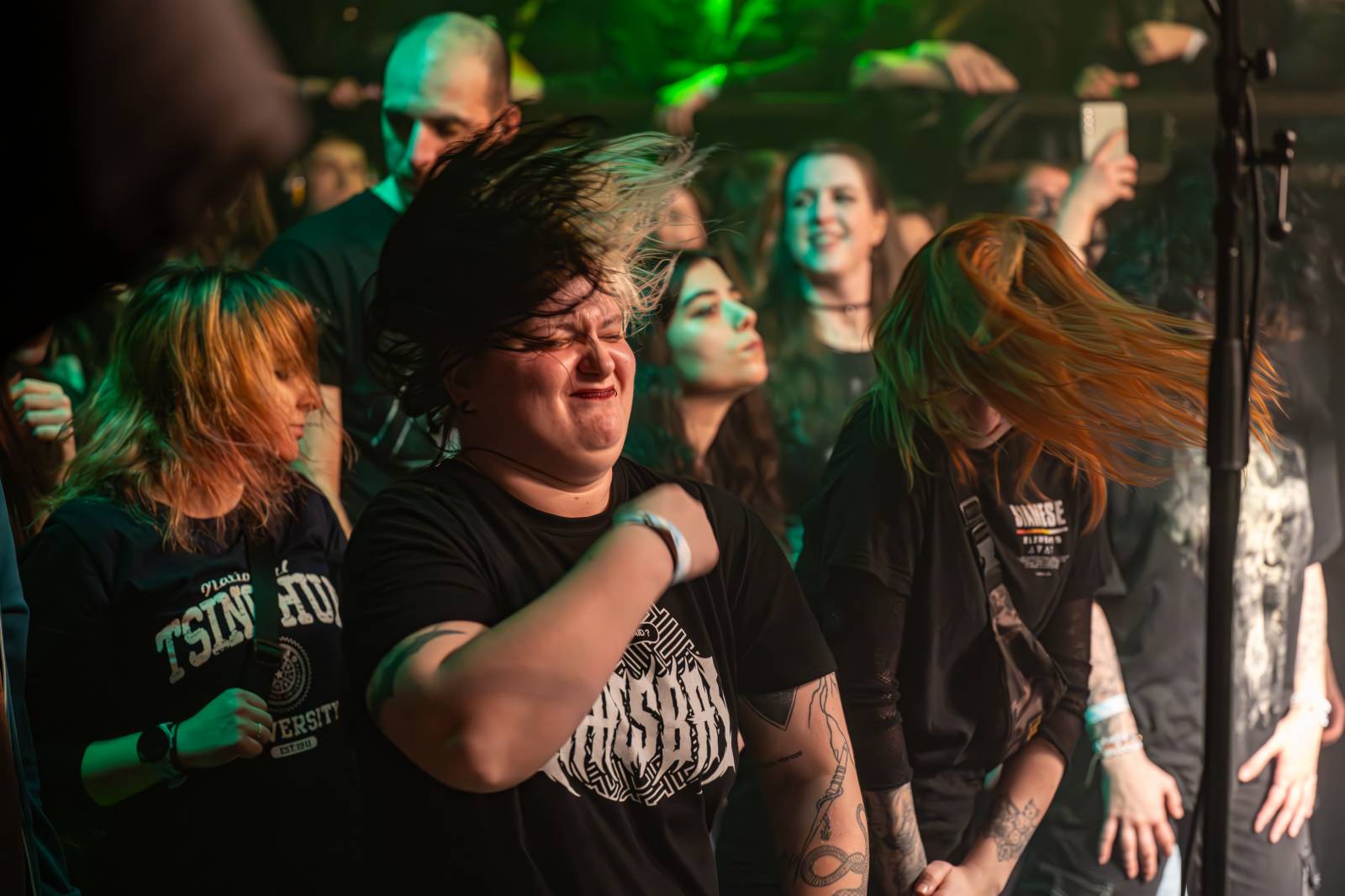 Koncertu Siamese v Bike Jesus humor nechyběl. Zpěvák se označil za drogového dealera a k smrti ho vyděsila fanynka