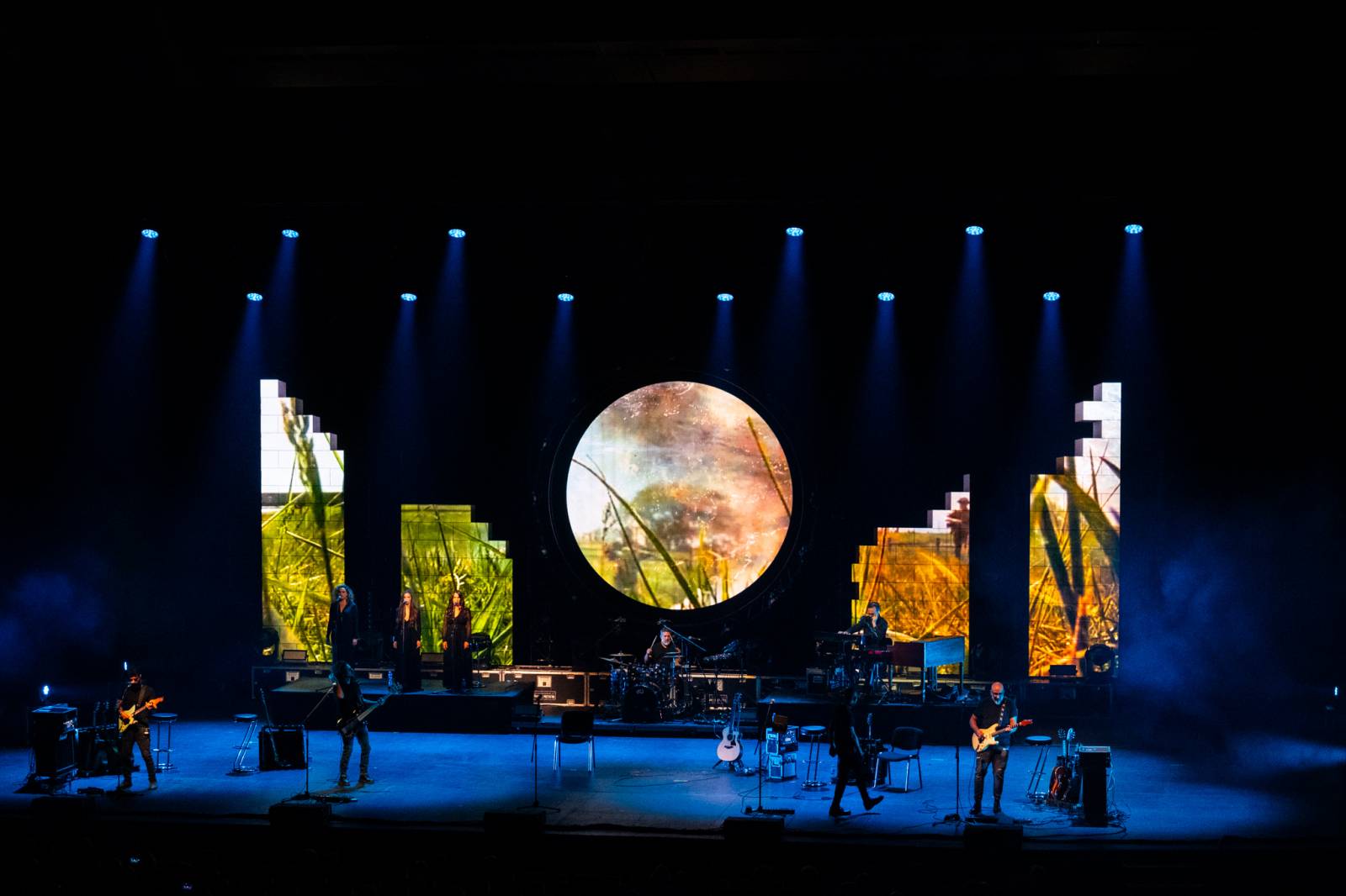 Kongresovým centrem zněly ikonické skladby Pink Floyd. Výpravná show nadchla publikum