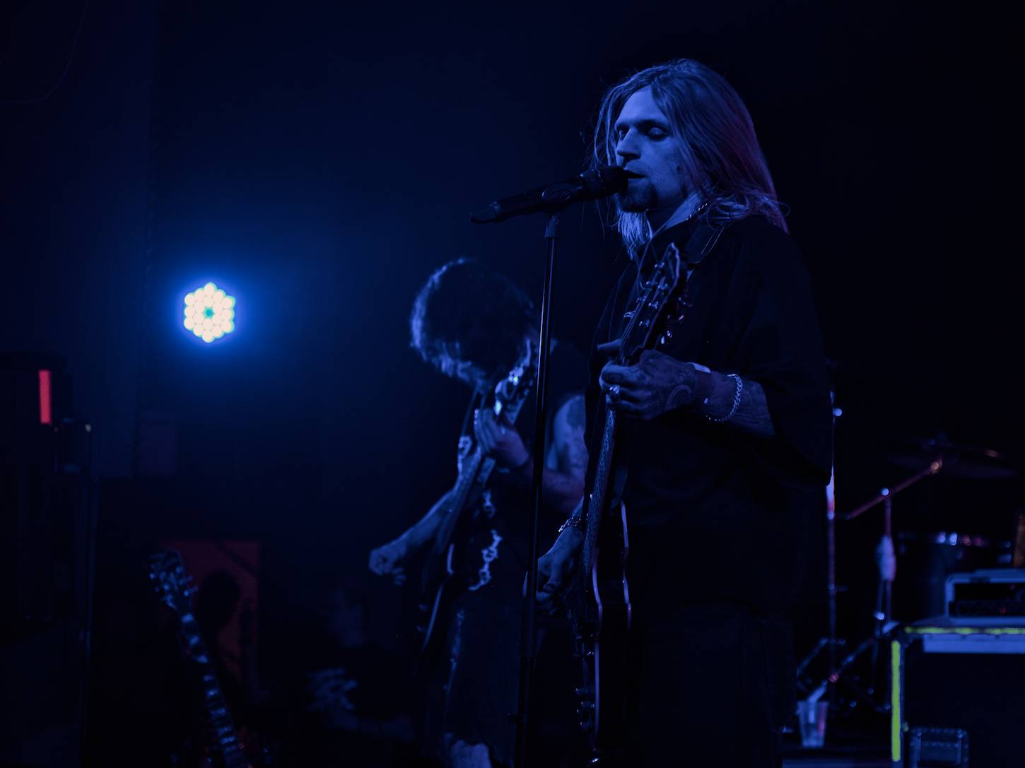 Redzed a Acid Row vzdali v MeetFactory hold Black Sabbath