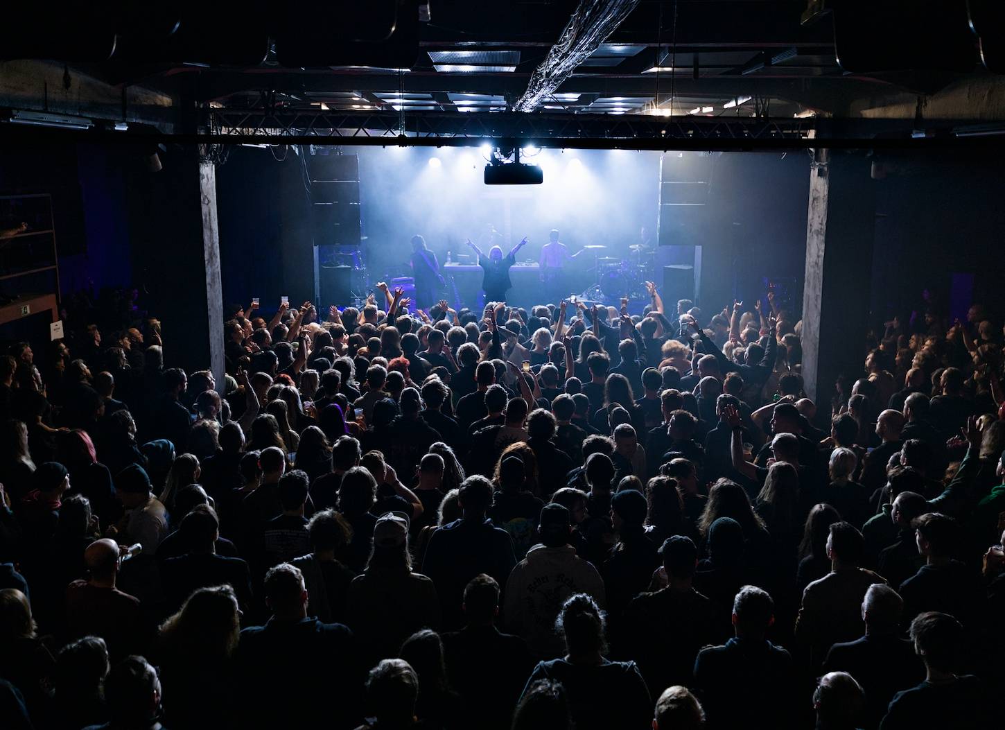 Redzed a Acid Row vzdali v MeetFactory hold Black Sabbath