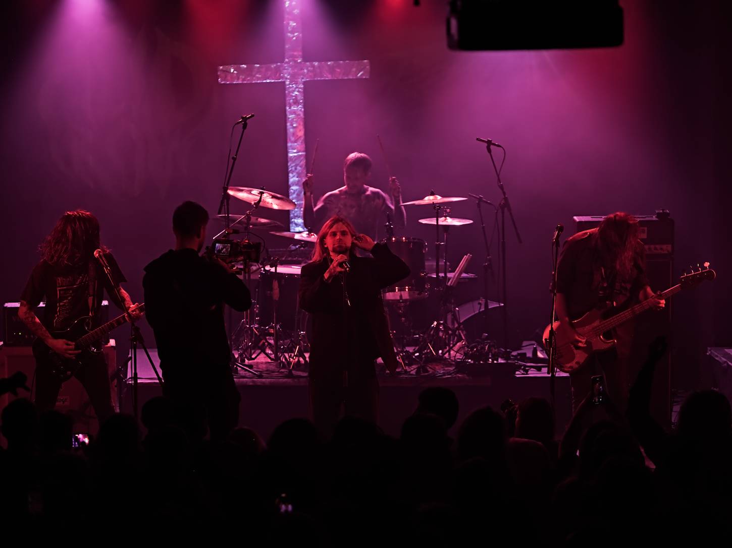 Redzed a Acid Row vzdali v MeetFactory hold Black Sabbath