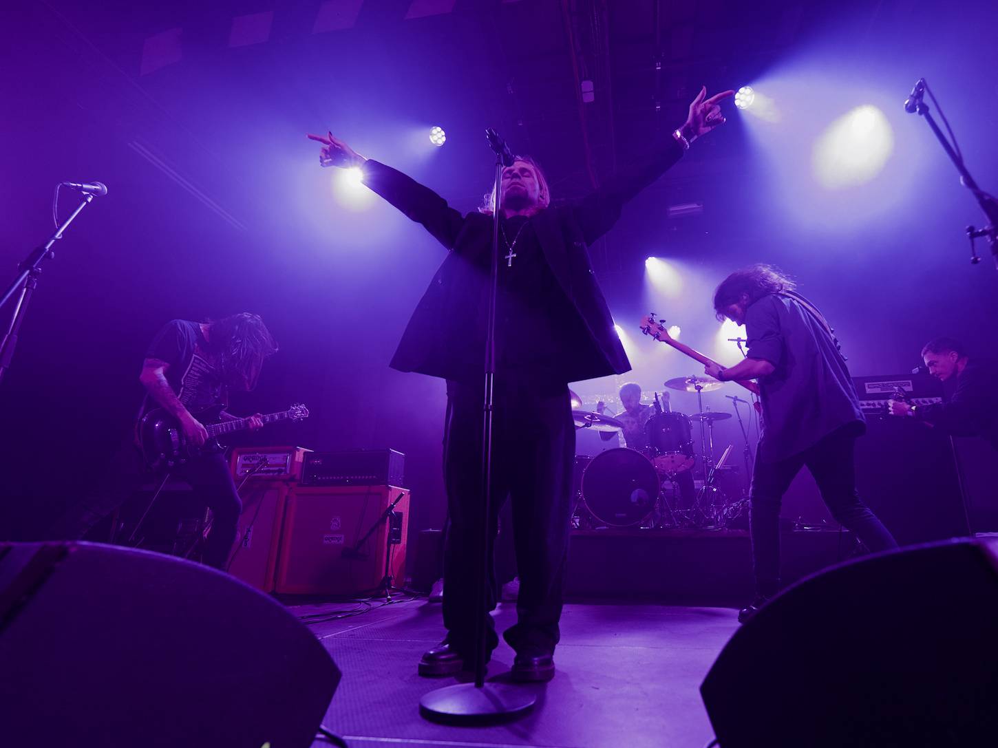 Redzed a Acid Row vzdali v MeetFactory hold Black Sabbath