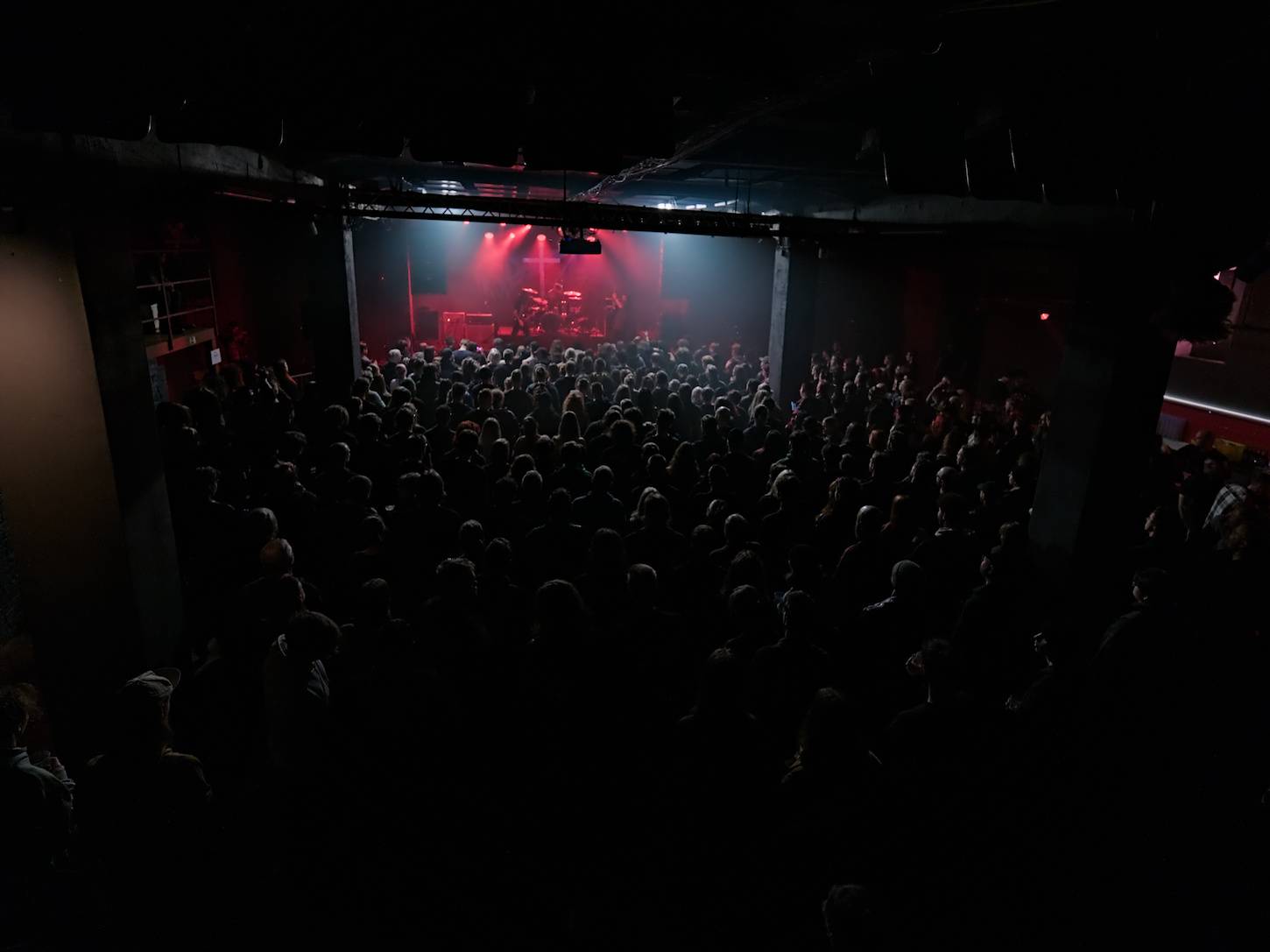 Redzed a Acid Row vzdali v MeetFactory hold Black Sabbath