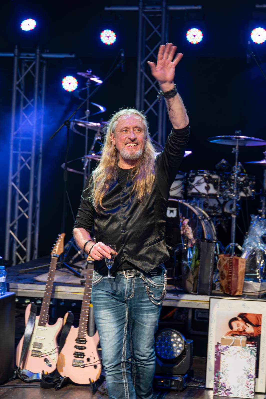 Kamil Střihavka oslavil v Rock Opeře šedesátiny, gratulovali mu Michal Pavlíček, Bára Basiková, Ota Balage i David Koller