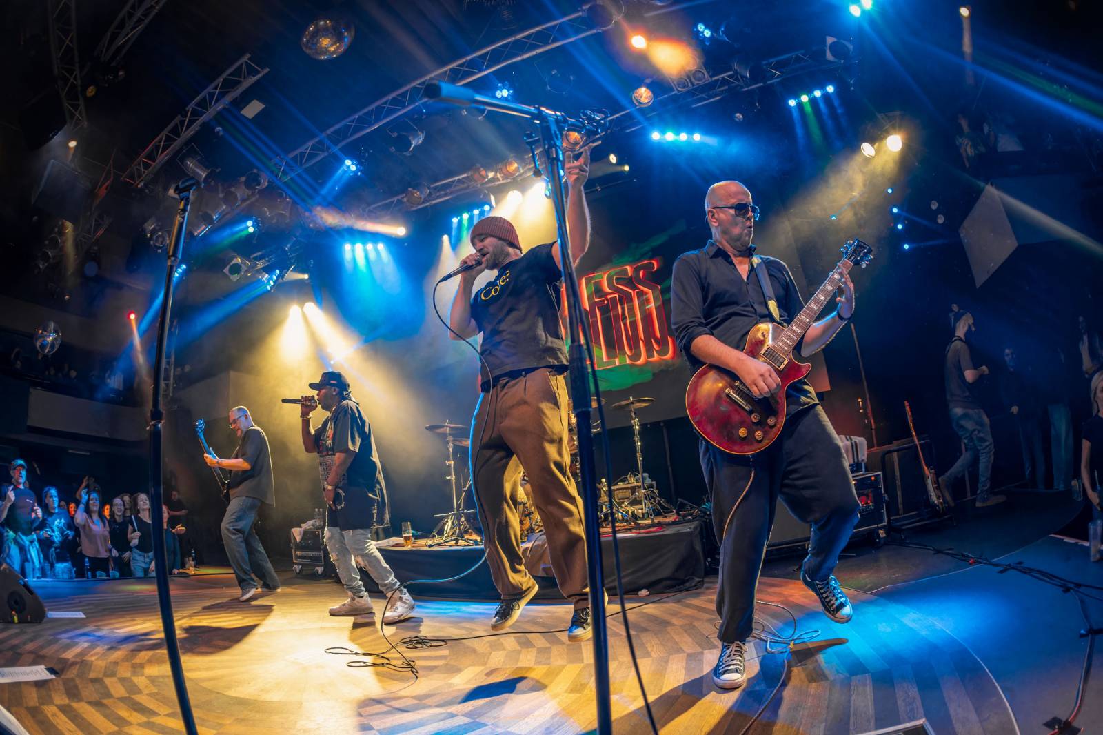 Portless představili v Lucerna Music Baru nové album, pokřtili ho Jiří Mádl s Petrem Kolečkem