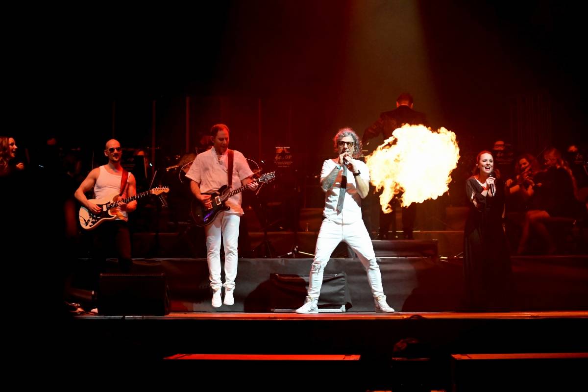 O2 Universem zněly rockové pecky. Bohemian Symphony Orchestra Prague doprovodili členové Uriah Heep