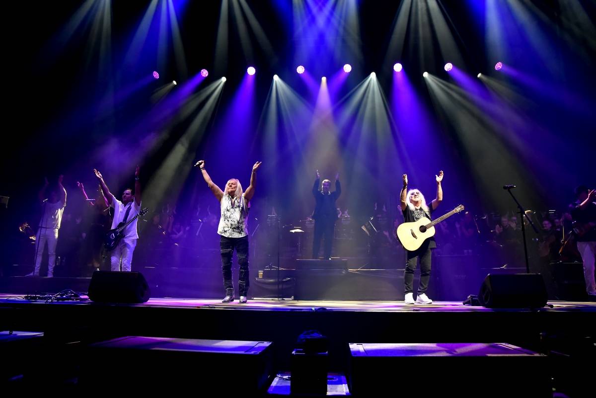 O2 Universem zněly rockové pecky. Bohemian Symphony Orchestra Prague doprovodili členové Uriah Heep