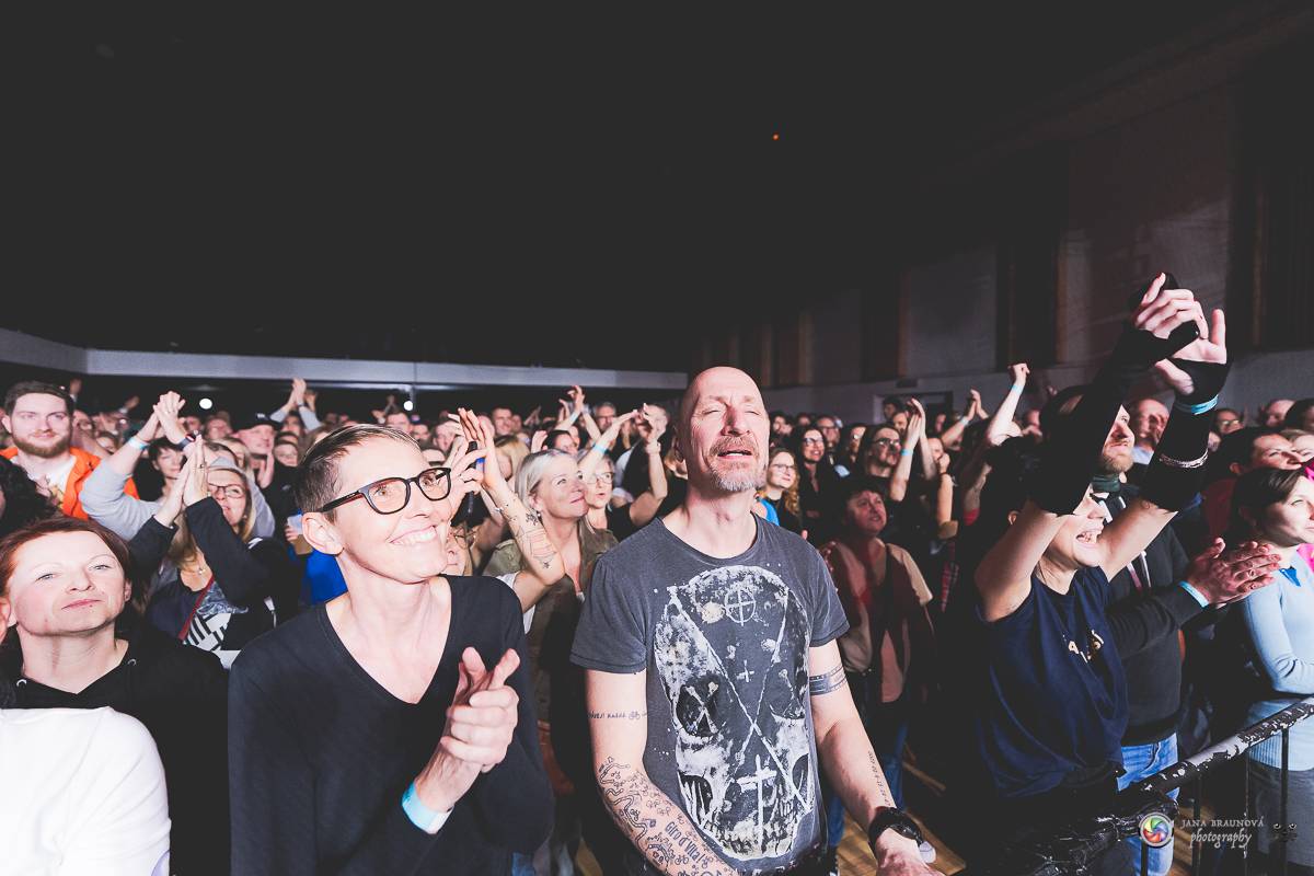 Tata Bojs letos poprvé na pódiu. V plzeňské Šeříkovce měli narváno