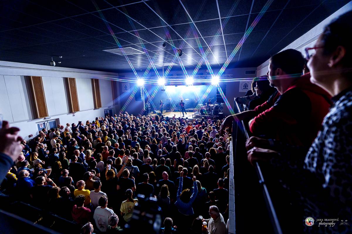 Tata Bojs letos poprvé na pódiu. V plzeňské Šeříkovce měli narváno