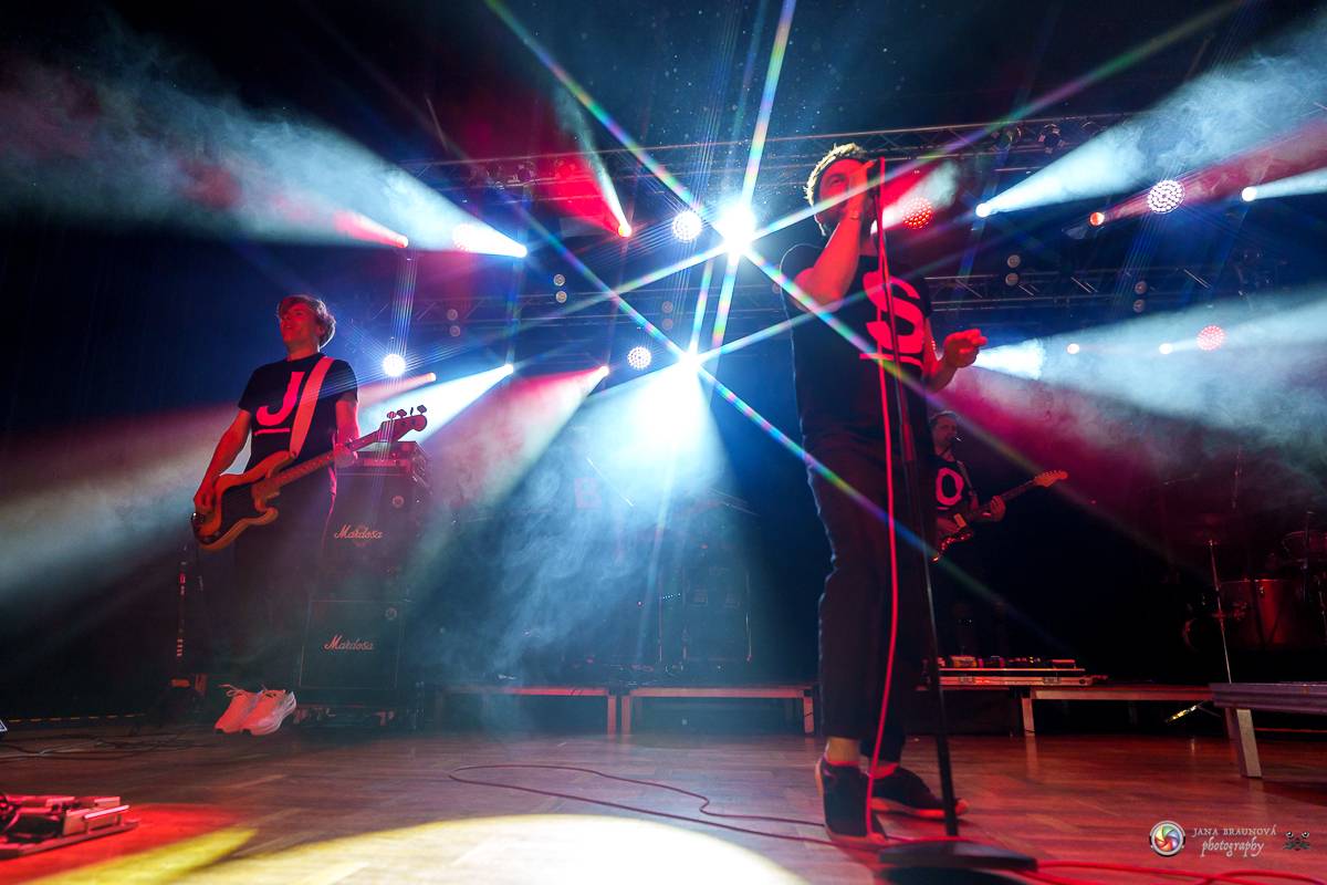 Tata Bojs letos poprvé na pódiu. V plzeňské Šeříkovce měli narváno