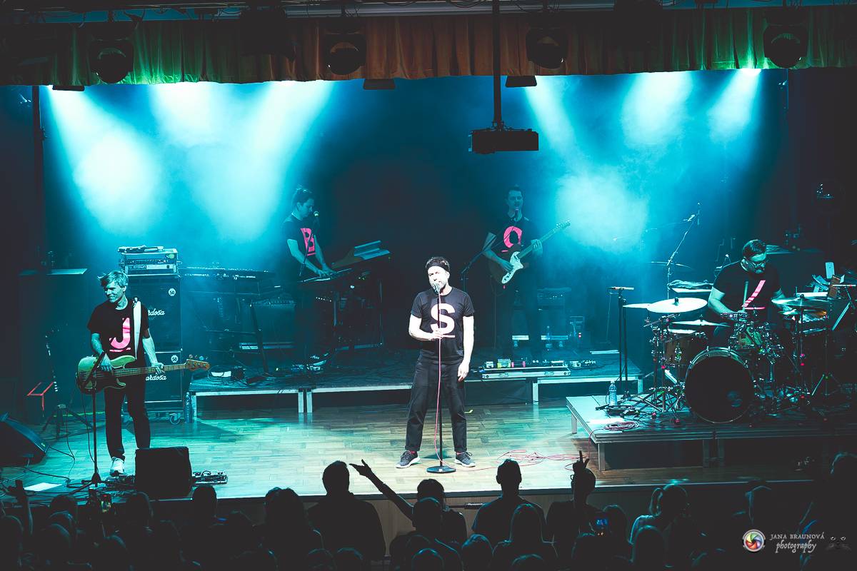 Tata Bojs letos poprvé na pódiu. V plzeňské Šeříkovce měli narváno