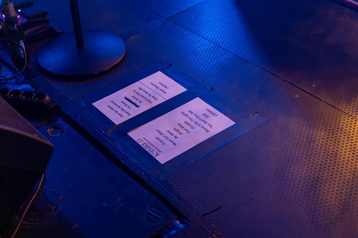 Kamrad dorazil na turné také do Prahy, rozezpíval Café V lese