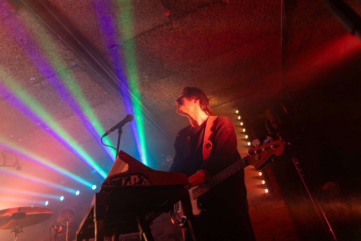 Kamrad dorazil na turné také do Prahy, rozezpíval Café V lese