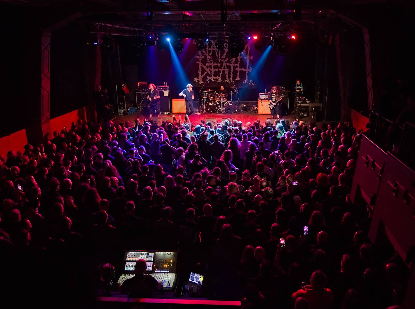 Grindcorový večírek v Roxy: Napalm Death dorazili s hosty Brat, Full of Hell a Crowbar