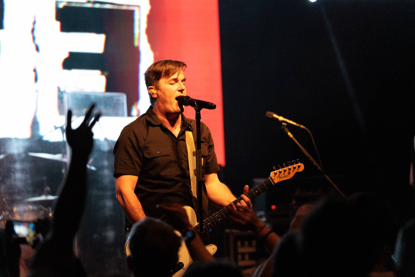 Inekafe zahájilo v Praze turné, bubeník odehrál koncert s horečkou