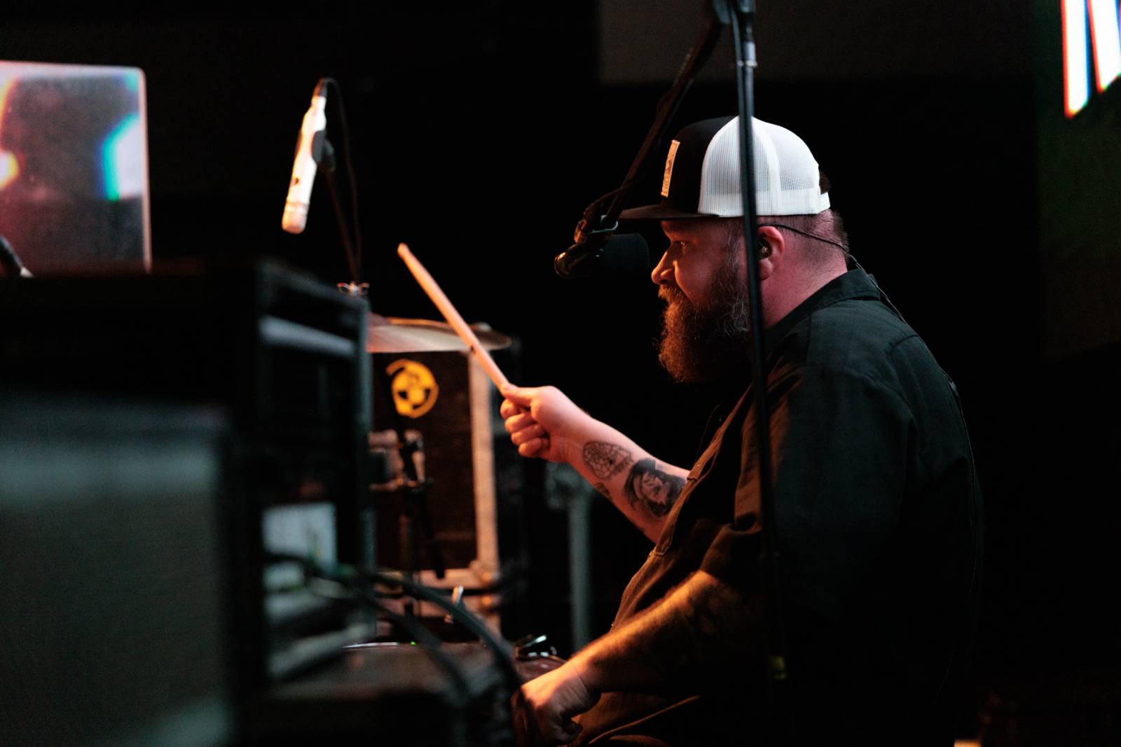 Inekafe zahájilo v Praze turné, bubeník odehrál koncert s horečkou