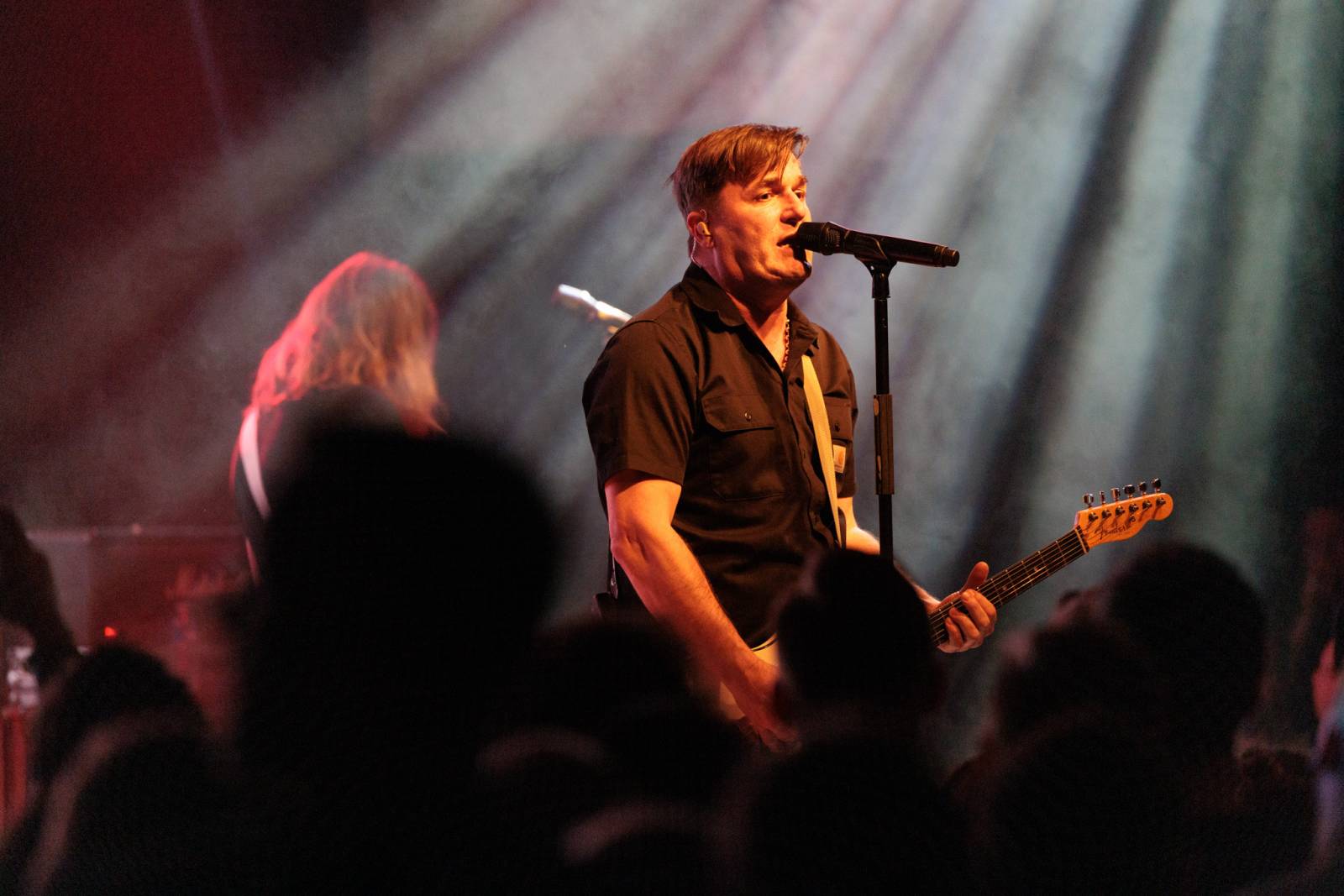 Inekafe zahájilo v Praze turné, bubeník odehrál koncert s horečkou