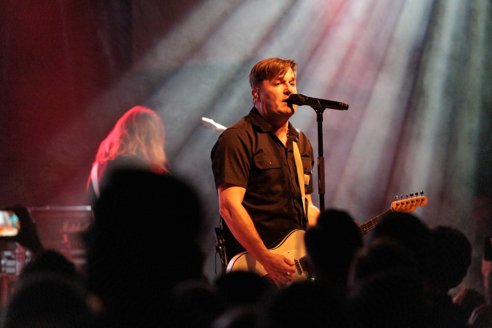 Inekafe zahájilo v Praze turné, bubeník odehrál koncert s horečkou