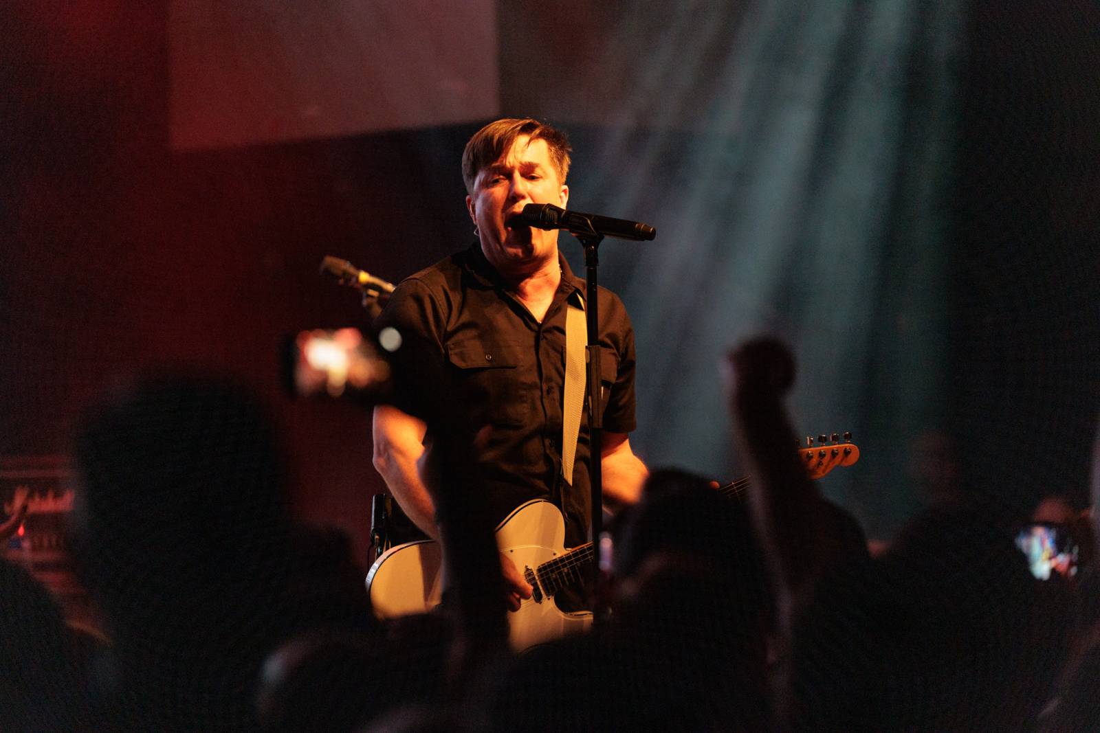 Inekafe zahájilo v Praze turné, bubeník odehrál koncert s horečkou