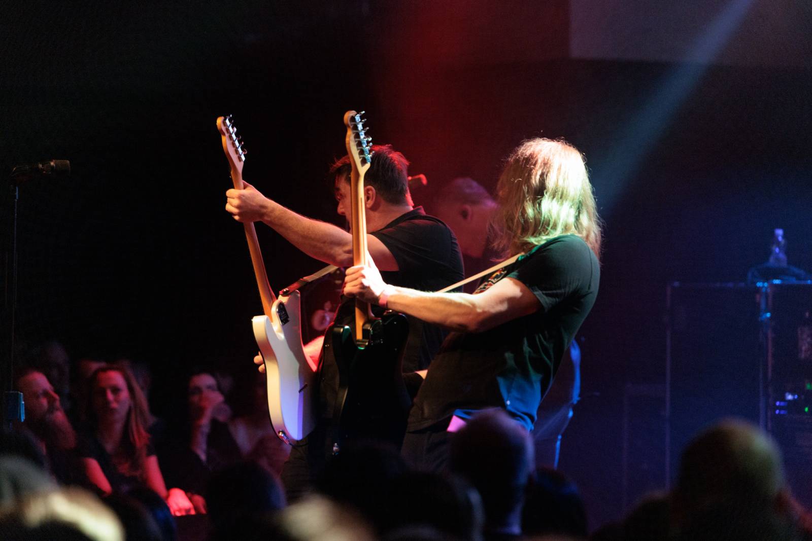 Inekafe zahájilo v Praze turné, bubeník odehrál koncert s horečkou