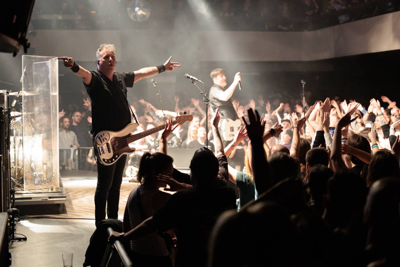 Inekafe zahájilo v Praze turné, bubeník odehrál koncert s horečkou