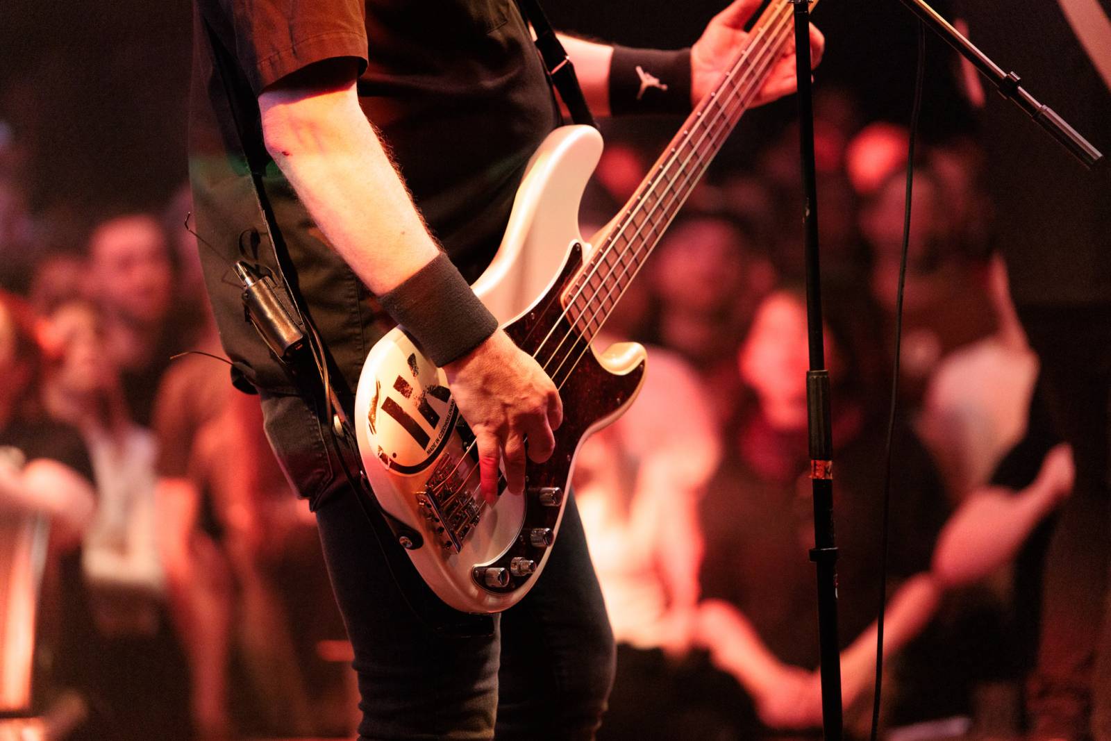 Inekafe zahájilo v Praze turné, bubeník odehrál koncert s horečkou