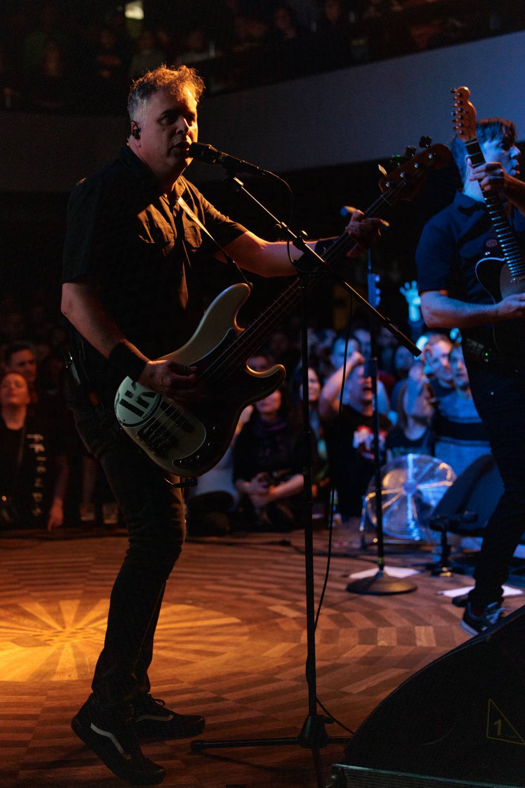 Inekafe zahájilo v Praze turné, bubeník odehrál koncert s horečkou